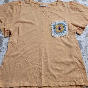 2403 Sfera Casual‎ Women's SS Top with Crochet Pocket Detail Size Large